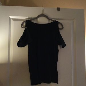 Shoulderless black top